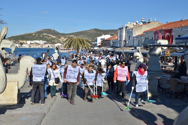 Temiz Foça için elbirliği