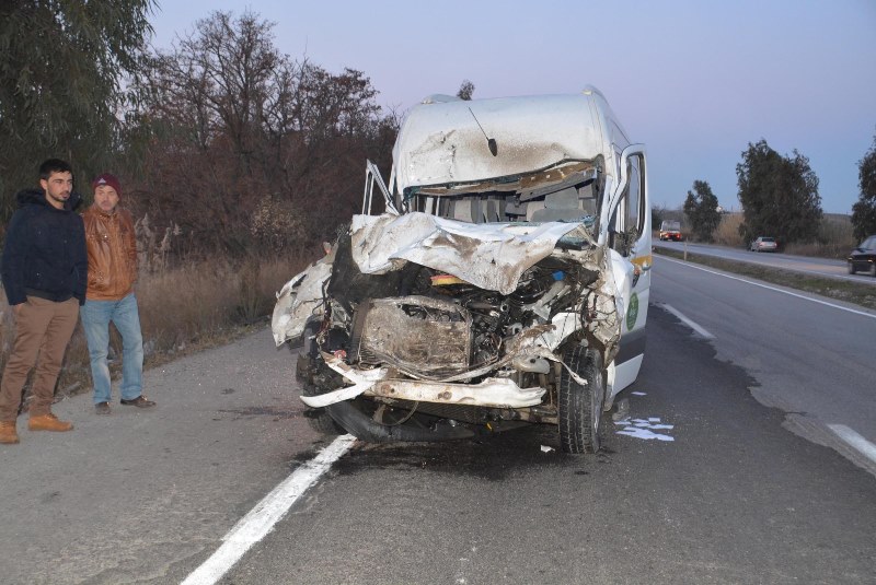 İzmir'de feci kaza: 1 ölü, 9 yaralı