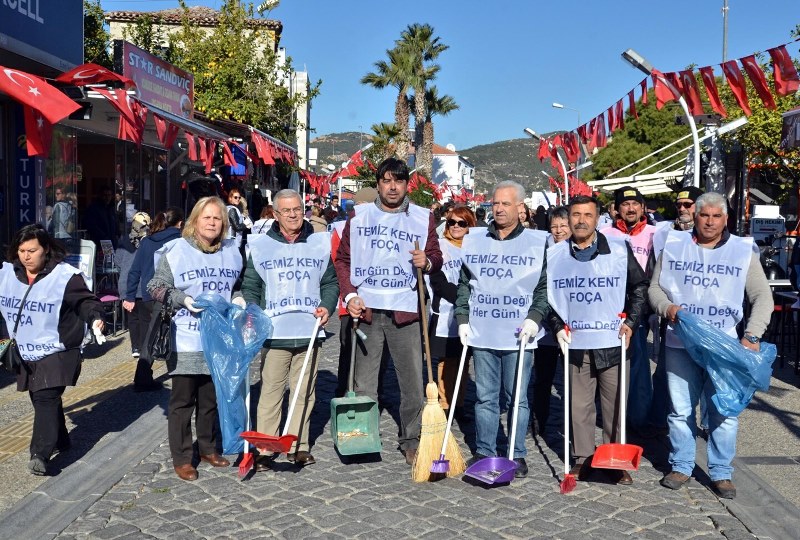 Temiz Foça için elbirliği