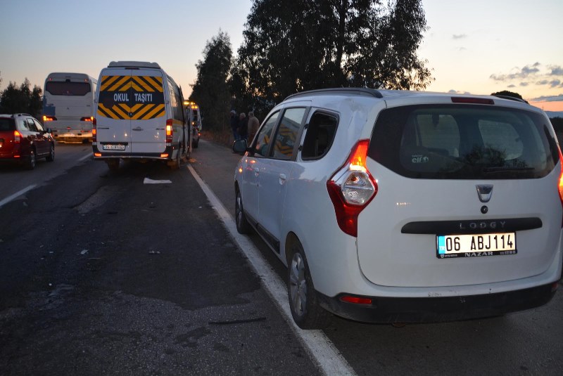 İzmir'de feci kaza: 1 ölü, 9 yaralı