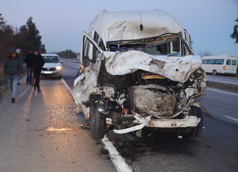 İzmir'de feci kaza: 1 ölü, 9 yaralı