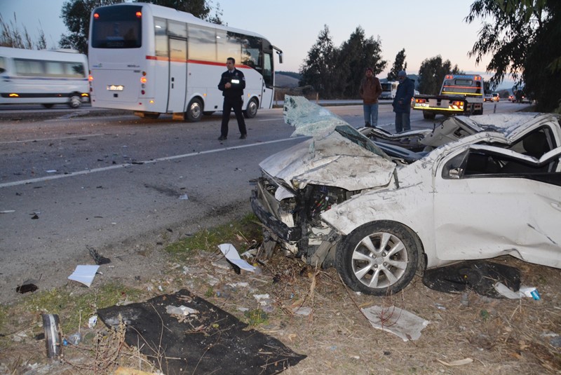 İzmir'de feci kaza: 1 ölü, 9 yaralı