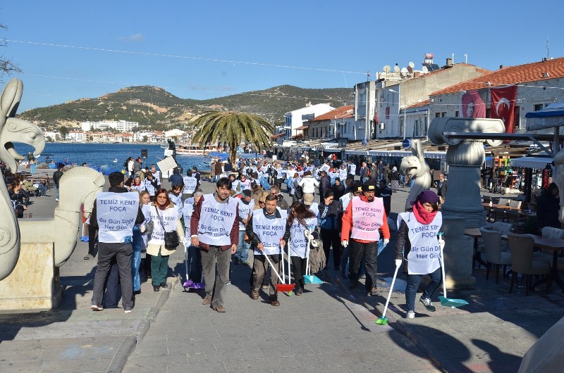 Temiz Foça için elbirliği