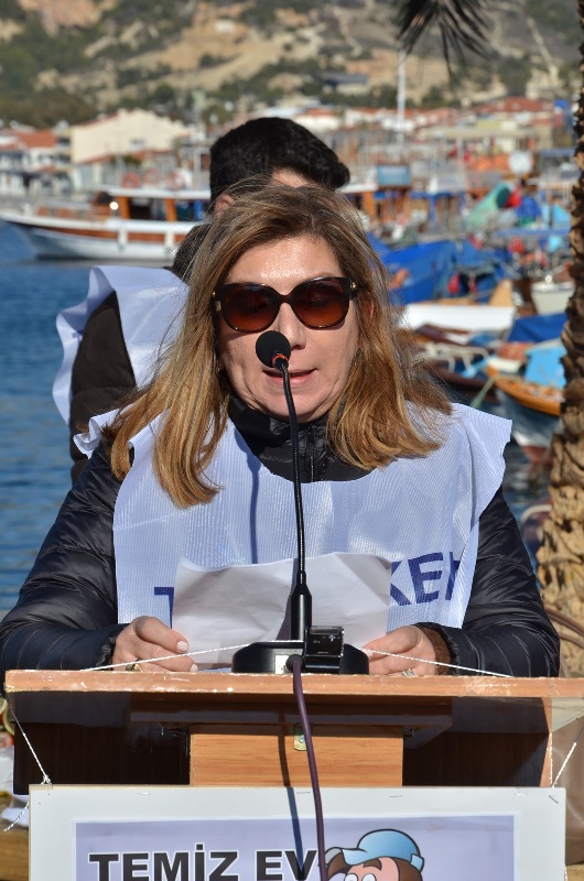 Temiz Foça için elbirliği