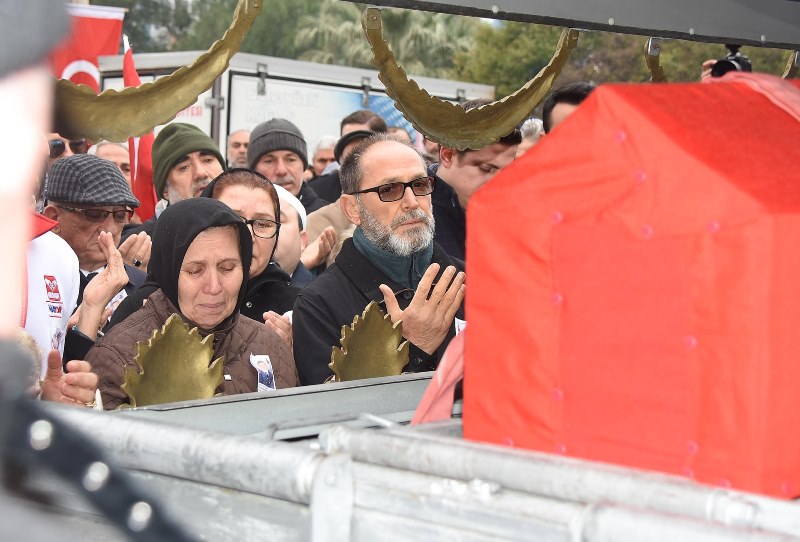 İzmir şehidini uğurladı