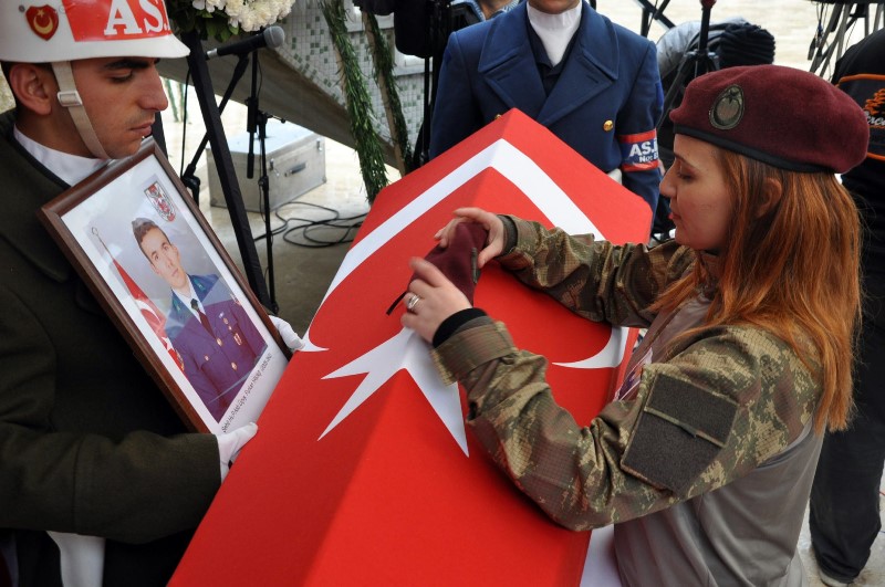 İzmir şehidini uğurladı