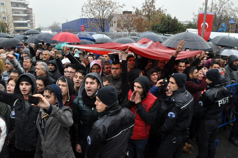 İzmir şehidini uğurladı