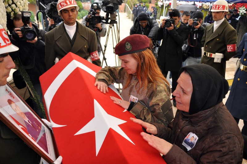 İzmir şehidini uğurladı