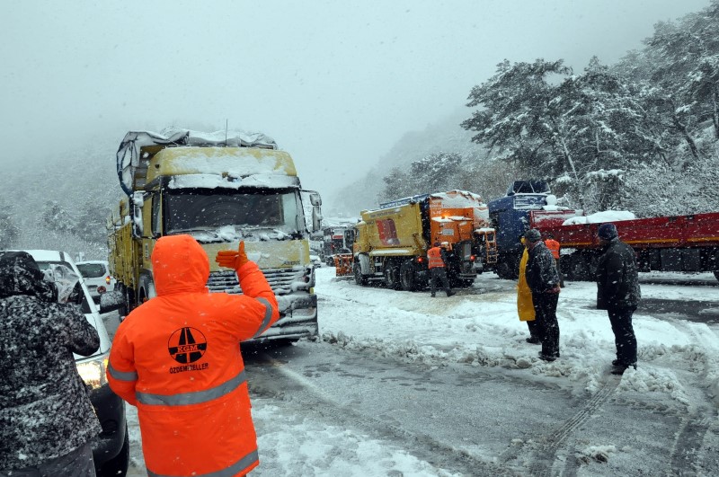 İzmir'de kar çileye dönüştü