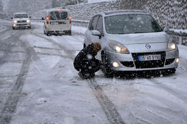 İzmir'de kar çileye dönüştü