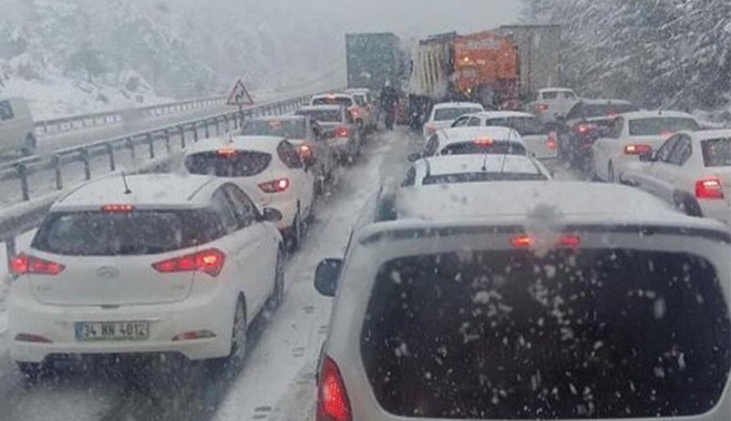 İzmir'de kar çileye dönüştü
