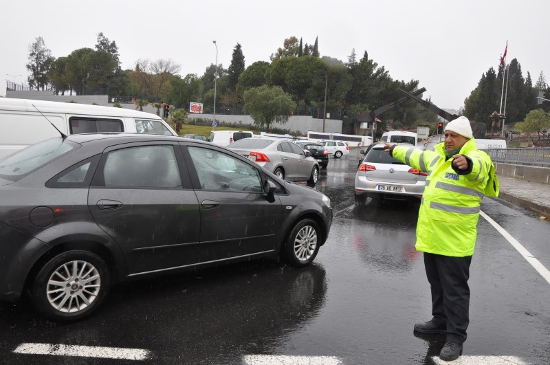 İzmir'de kar çileye dönüştü
