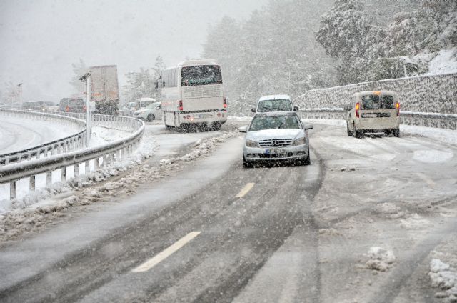 İzmir'de kar çileye dönüştü