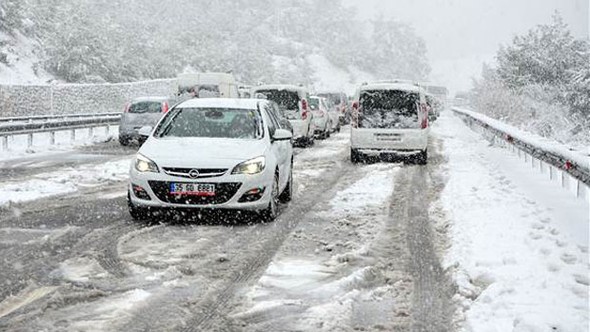 İzmir'de kar çileye dönüştü