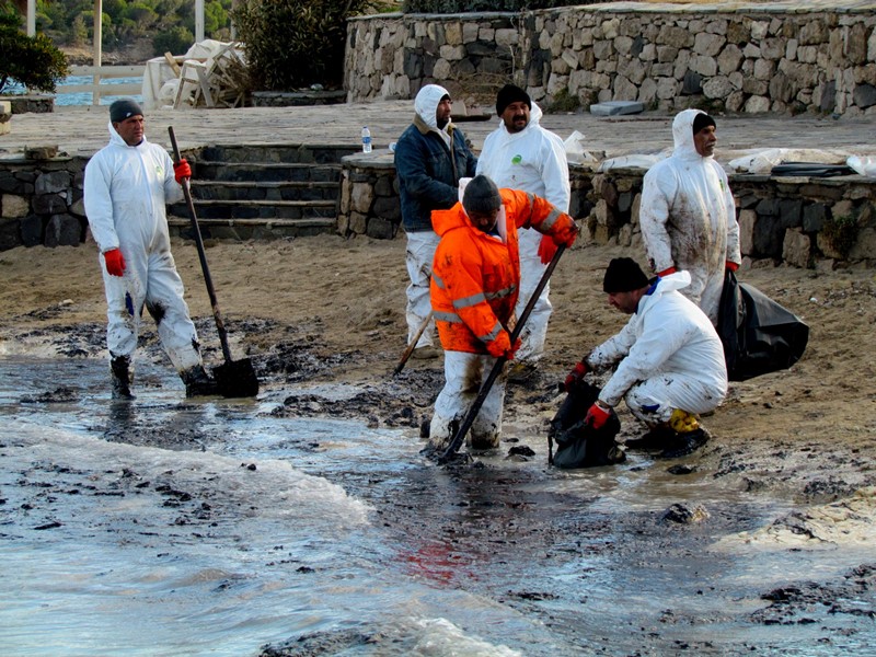 Çeşme kıyıları özel solüsyonla temizlenecek