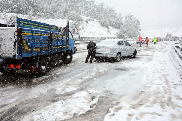 İzmir'de kar çileye dönüştü