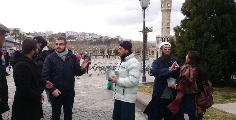 Konak'ta bildiri gerginliği