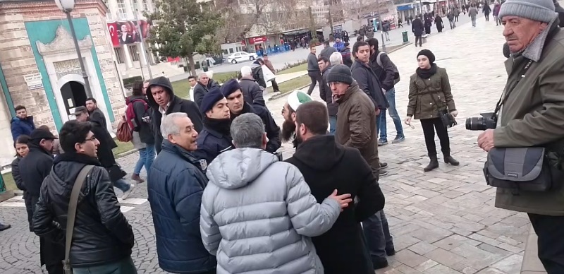 Konak'ta bildiri gerginliği