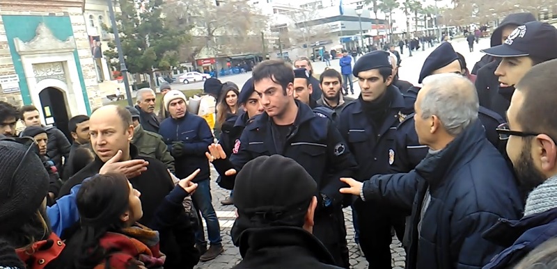 Konak'ta bildiri gerginliği