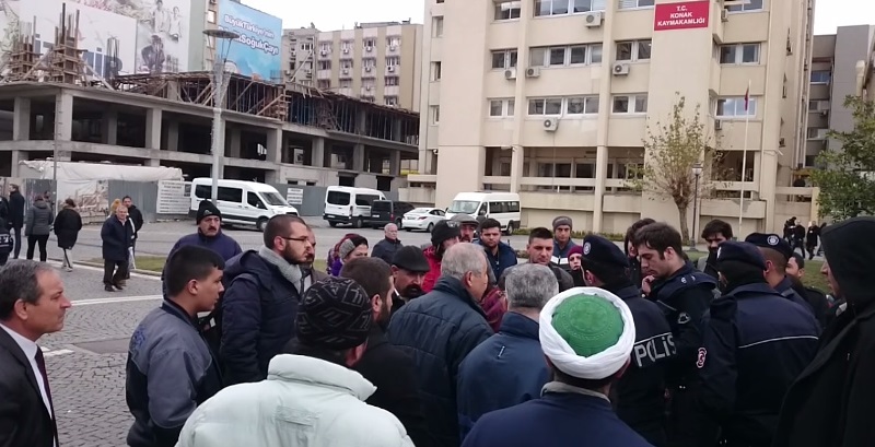 Konak'ta bildiri gerginliği