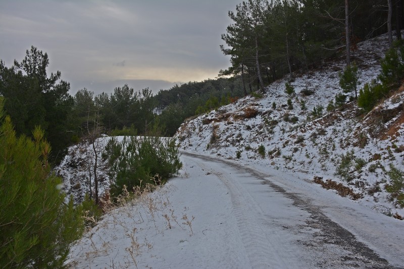 İzmir'de kar çileye dönüştü