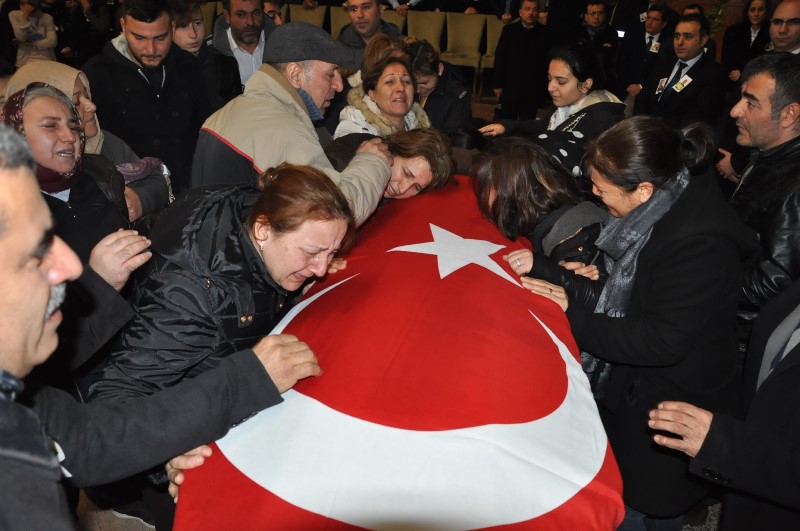 İzmir şehitlerini uğurluyor
