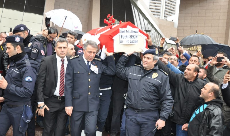İzmir şehitlerini uğurluyor