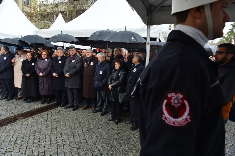 Gökyüzü bile ağladı
