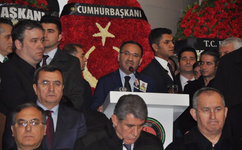 İzmir şehitlerini uğurluyor