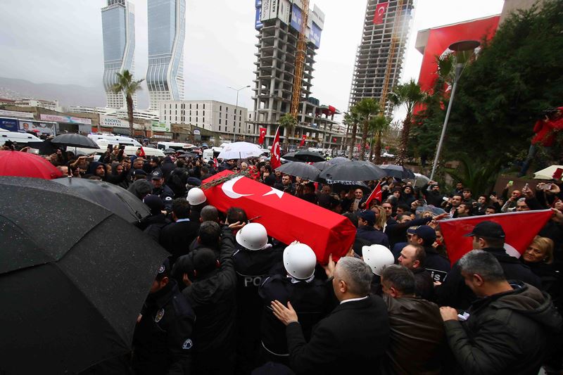 İzmir şehitlerini uğurluyor