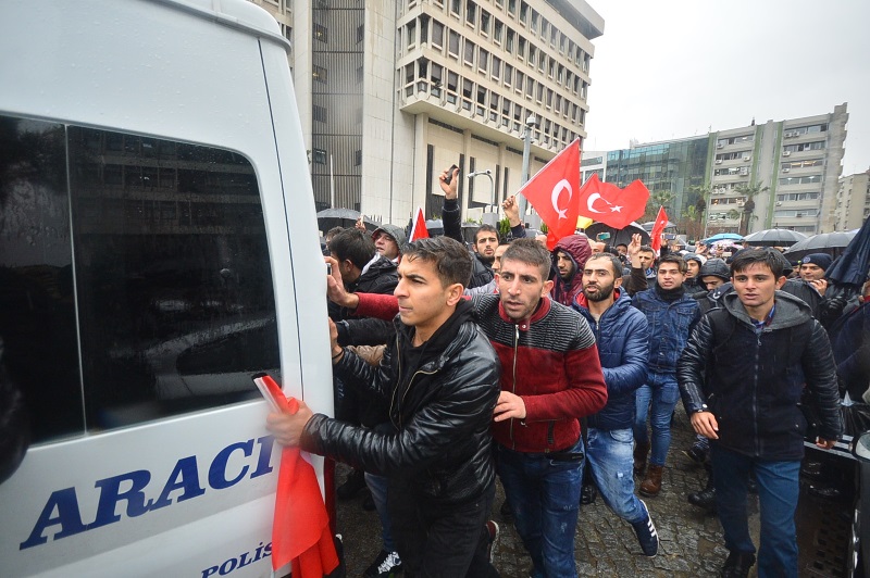 Gökyüzü bile ağladı