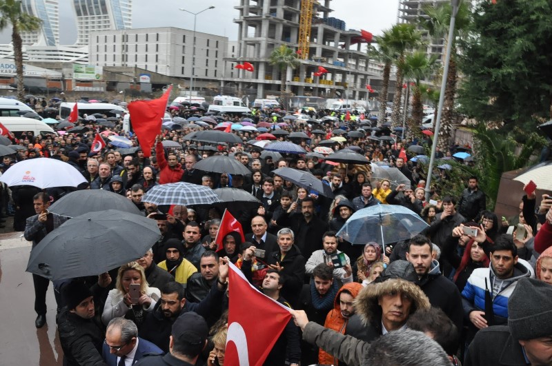 İzmir şehitlerini uğurluyor