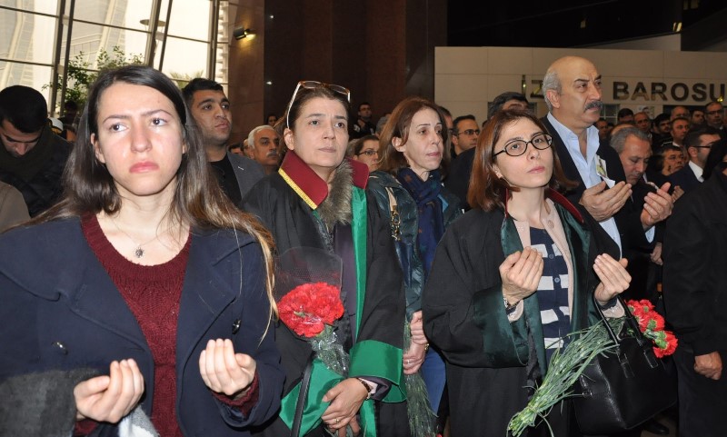 İzmir şehitlerini uğurluyor