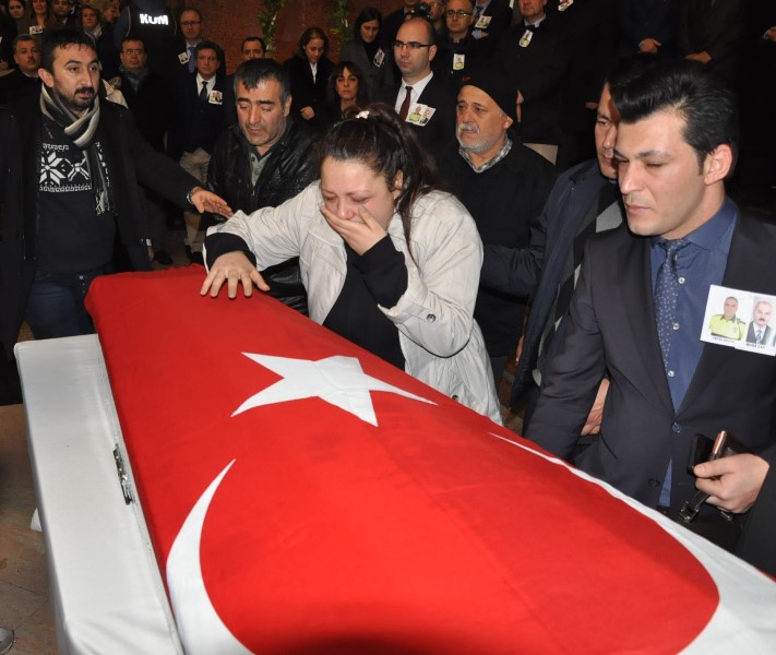 İzmir şehitlerini uğurluyor