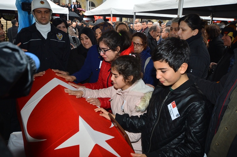 Gökyüzü bile ağladı