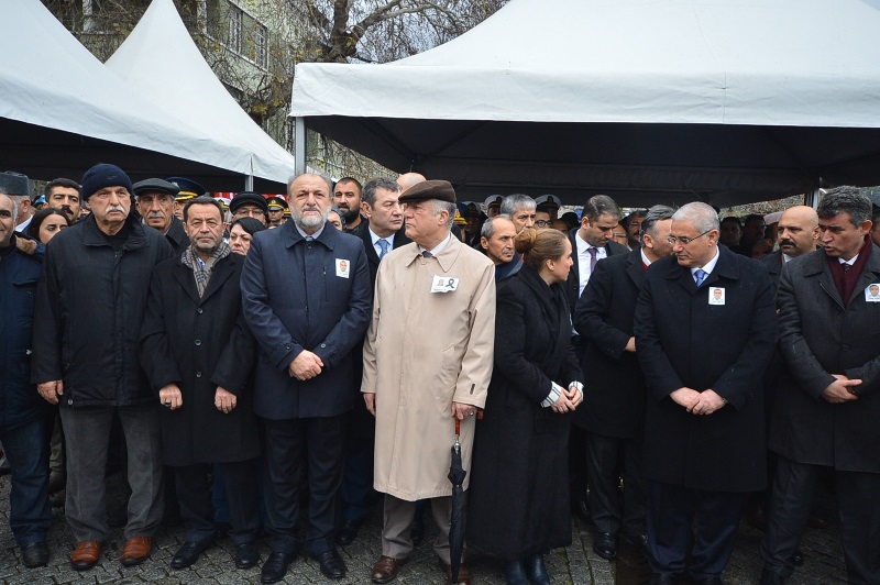 Gökyüzü bile ağladı