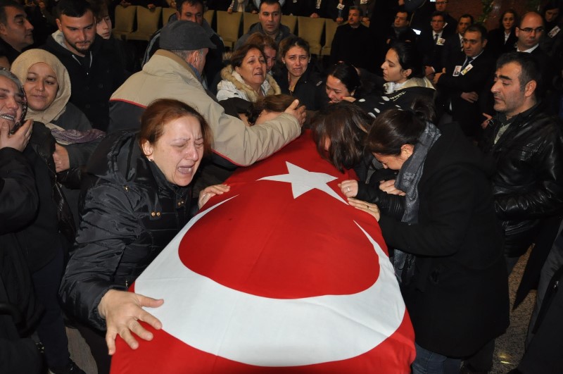 İzmir şehitlerini uğurluyor