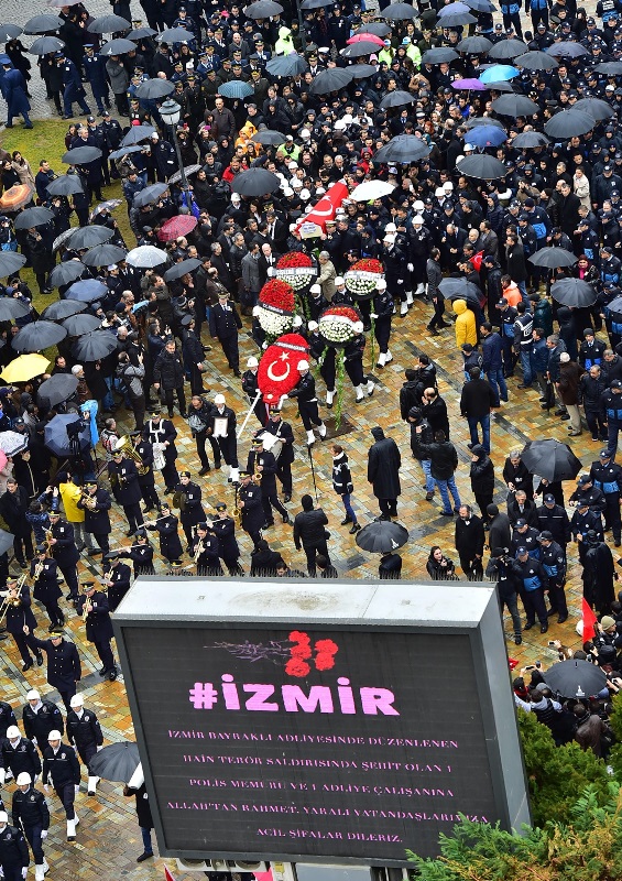 Gökyüzü bile ağladı