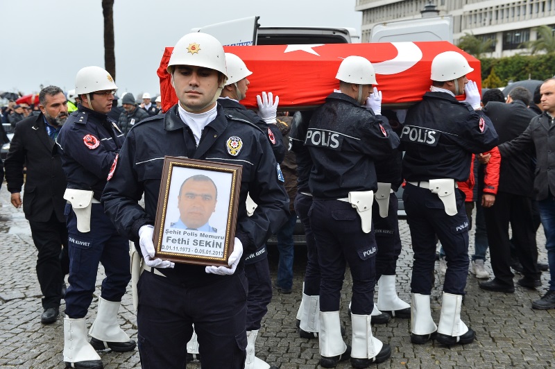 Gökyüzü bile ağladı