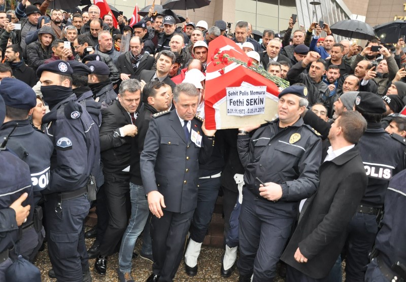 İzmir şehitlerini uğurluyor