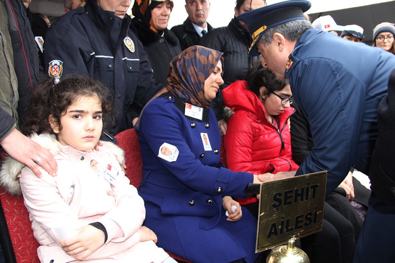 Gökyüzü bile ağladı
