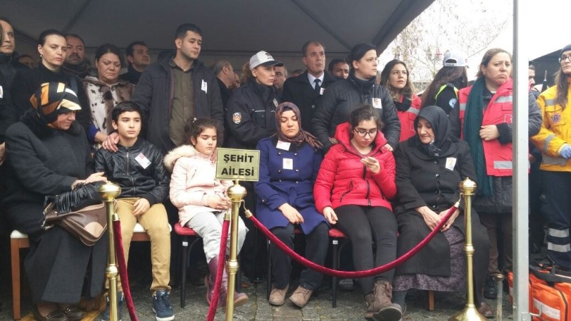 Gökyüzü bile ağladı