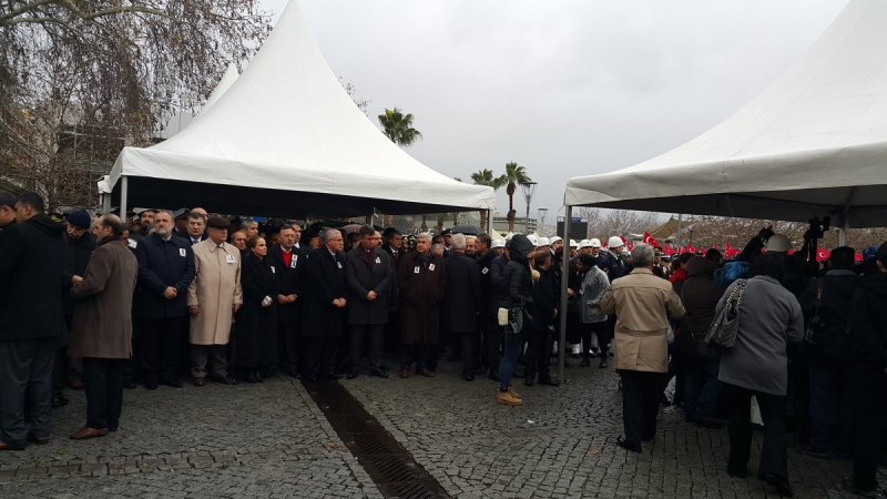 İzmir şehitlerini uğurluyor