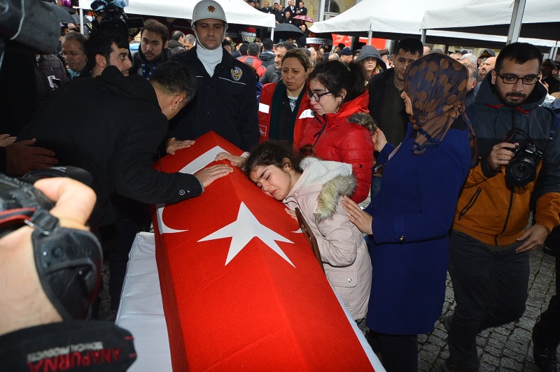 Gökyüzü bile ağladı