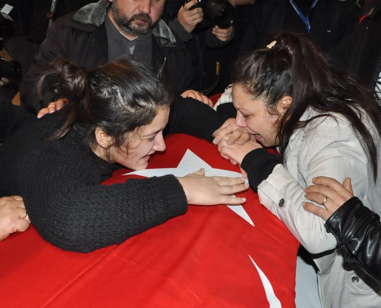 İzmir şehitlerini uğurluyor