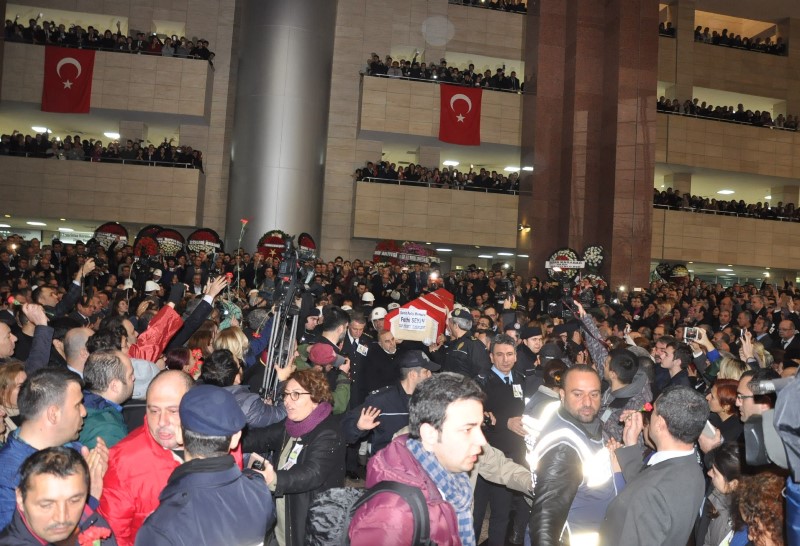 İzmir şehitlerini uğurluyor