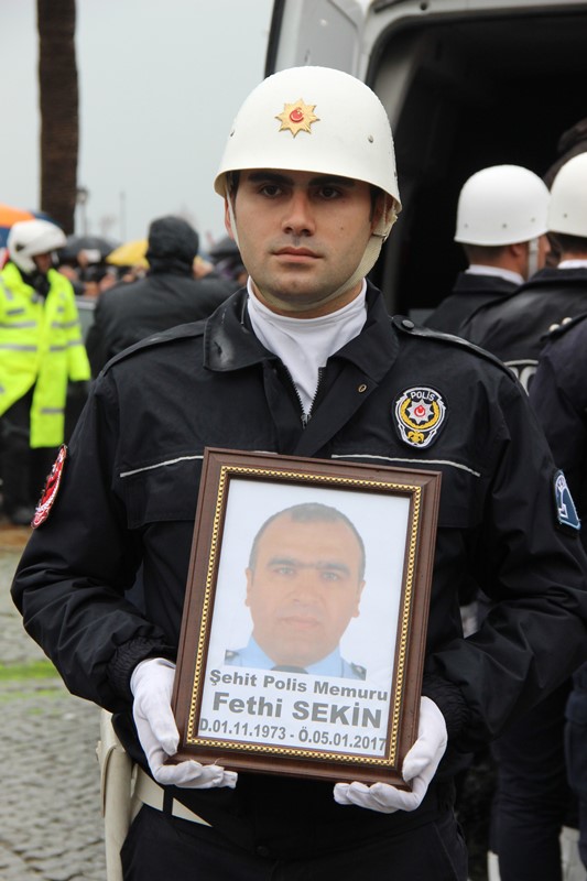 Gökyüzü bile ağladı