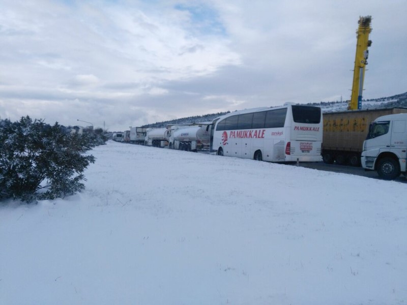 İzmir'de önce sağanak sonra kar!