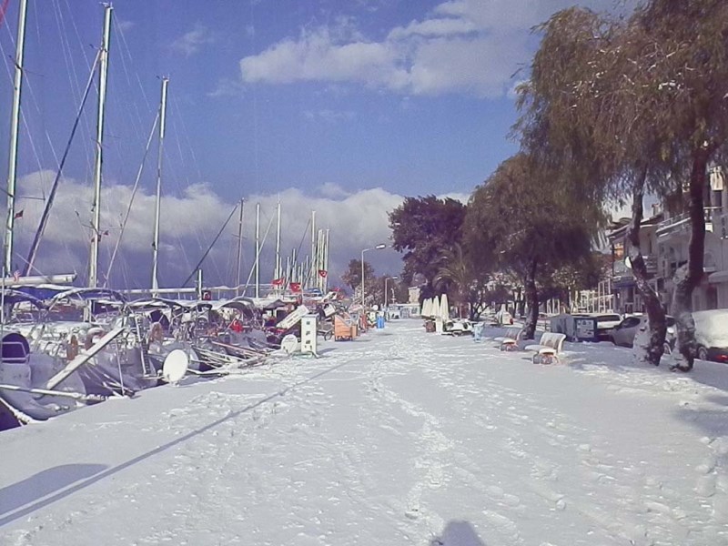 İzmir'de önce sağanak sonra kar!