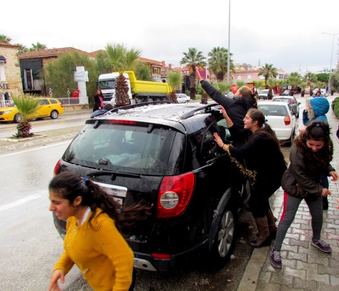 İzmir'de önce sağanak sonra kar!